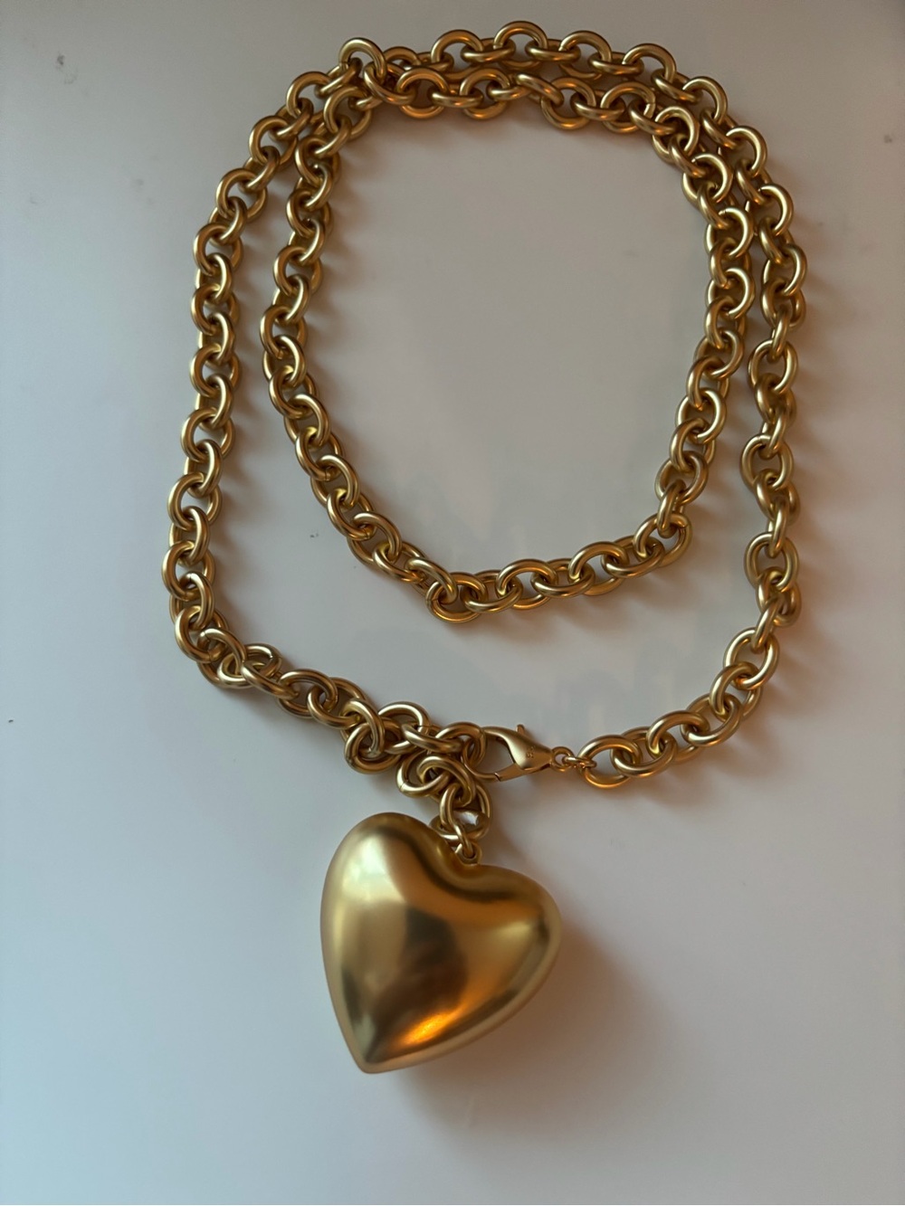 NWOT Roxanne Assoulin Gold Heart Pendant Chain Necklace